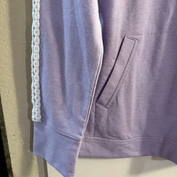 LILLY PULITZER Women’s Skipper Popover Size Medium Peek-A-Boo Lace Sleeve Lilac - Picture 10 of 10